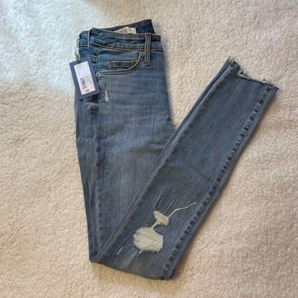 Medium Wash Distressed High Rise Skinny Jeans NWT